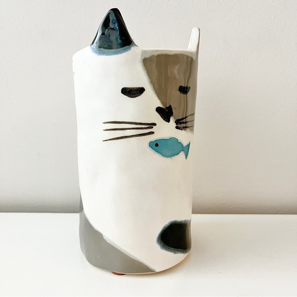 Charming Ceramic Cat Planter Vase - Stylish Scandinavian Vibe, 7-Inch Height - Picture 4 of 9